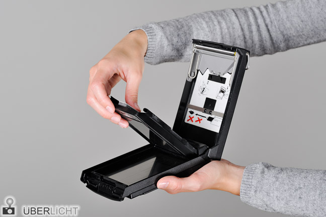 Polaroid Kassette Packfilm einlegen Fujifilm FP-100B Schritt 3