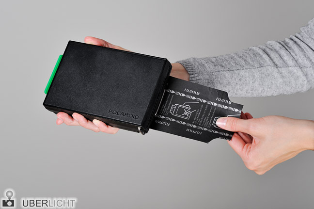 Polaroid Kassette Packfilm einlegen Fujifilm FP-100B Schritt 9