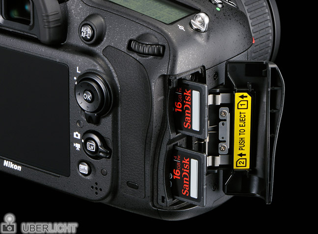 Nikon D600 mit zwei Speicherkarten-Slots für SD-Karten